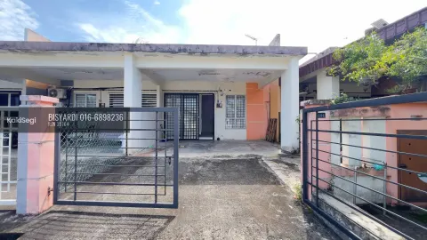 Rumah 1 Tingkat 3 bilik tidur. di Taman Jasmin Senawang, Negeri Sembilan. Keluasan bina 1,200 sqft. Pegangan Pajakan/Lot Bumiputera. Dijual pada harga RM 300,000.