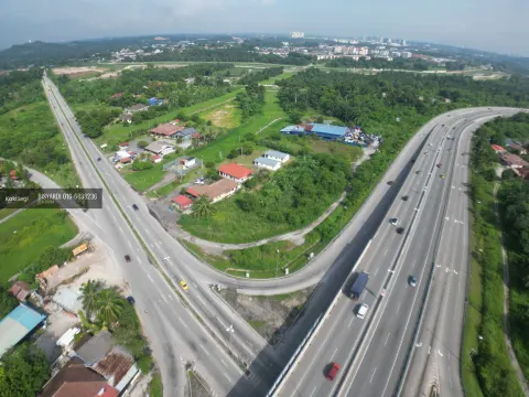REBUT SEBELUM TERLEPAS! Tanah Tepi Flyover Dengkil – Tepi Jalan Utama, Harga Bawah Pasar!