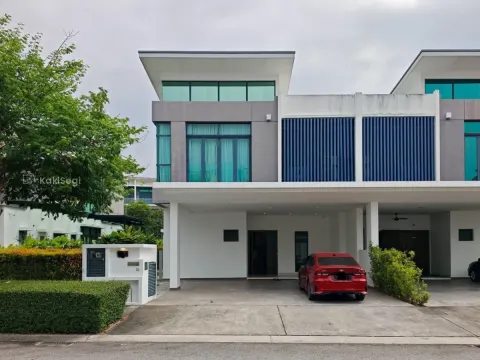 "Penat Dengan Kesesakan? Miliki Rumah Impian Sejati Residences Cyberjaya, Terus Depan Playground!"