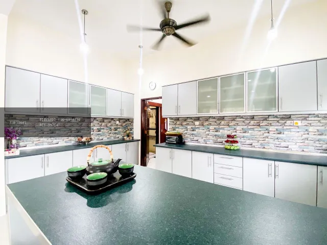 Banglo 5 bilik tidur. di Bangi, Selangor. Keluasan bina 4,580 sqft. Pegangan Bebas/Hakmilik Individu. Dijual pada harga RM 1,800,000.