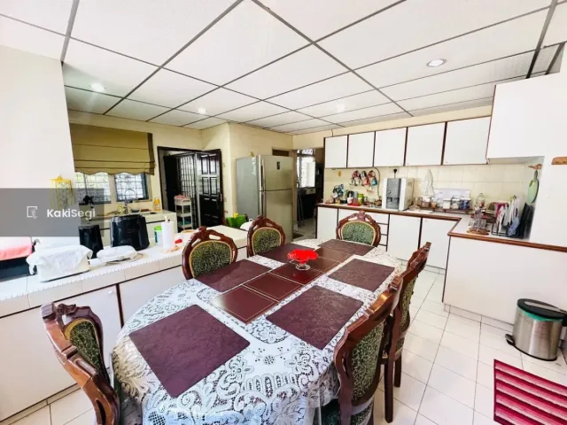 Bungalow Luas 7k+ sqft Seksyen 11 Shah Alam, Cantik Siap Renovate & Well Maintained