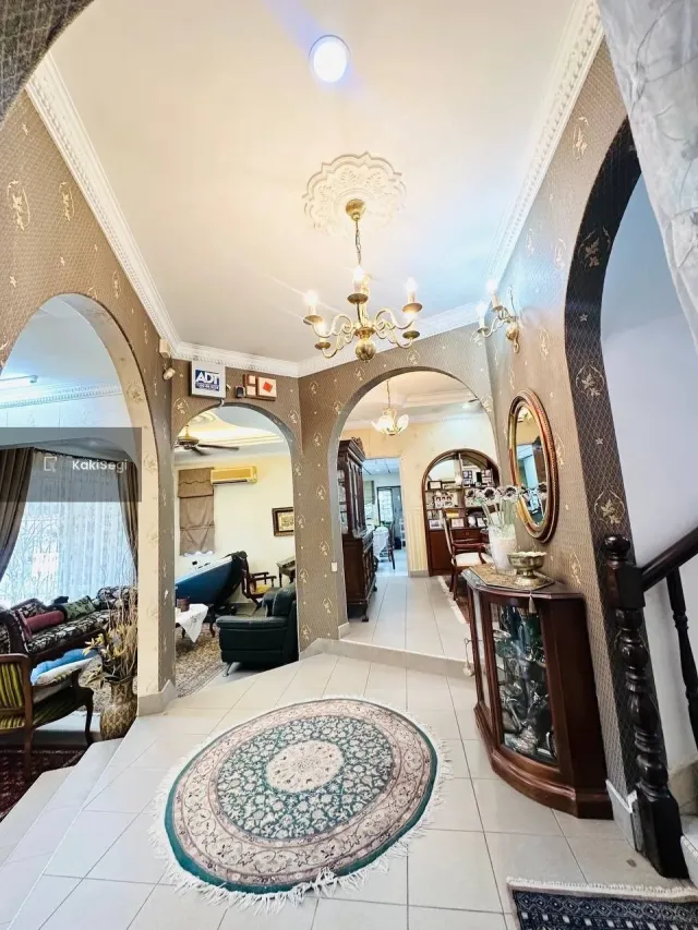 Bungalow Luas 7k+ sqft Seksyen 11 Shah Alam, Cantik Siap Renovate & Well Maintained