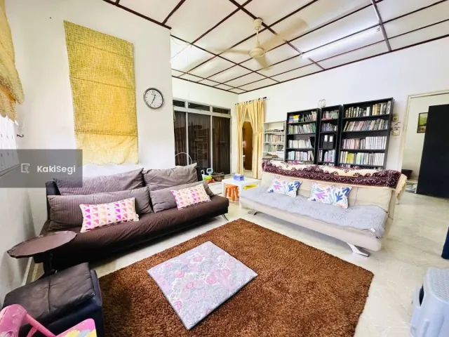 Bungalow Luas 7k+ sqft Seksyen 11 Shah Alam, Cantik Siap Renovate & Well Maintained