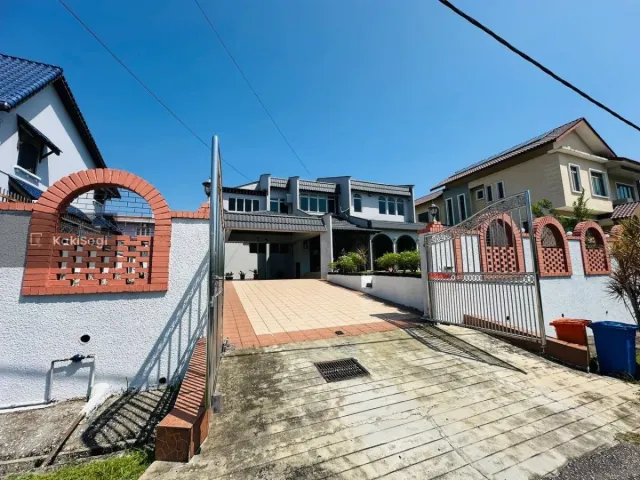 Bungalow Luas 7k+ sqft Seksyen 11 Shah Alam, Cantik Siap Renovate & Well Maintained