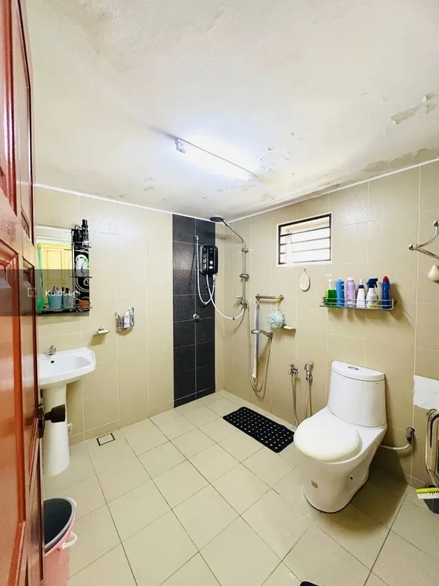 Bungalow Luas 7k+ sqft Seksyen 11 Shah Alam, Cantik Siap Renovate & Well Maintained