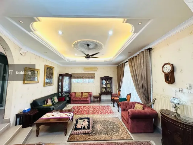 Bungalow Luas 7k+ sqft Seksyen 11 Shah Alam, Cantik Siap Renovate & Well Maintained