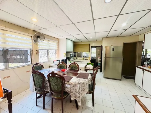 Bungalow Luas 7k+ sqft Seksyen 11 Shah Alam, Cantik Siap Renovate & Well Maintained