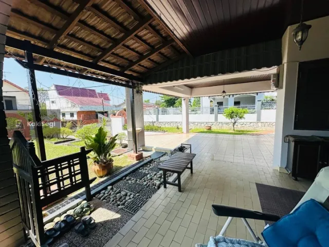Bungalow Luas 7k+ sqft Seksyen 11 Shah Alam, Cantik Siap Renovate & Well Maintained