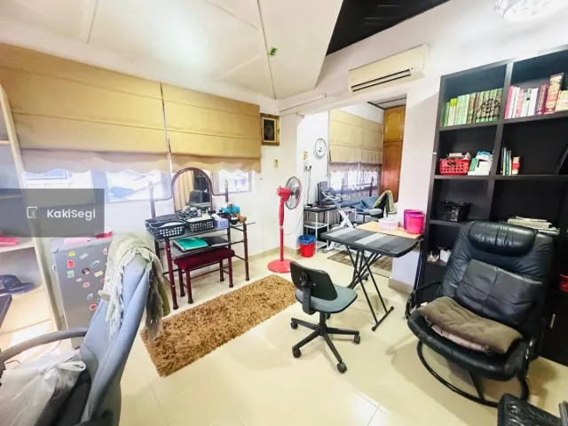 Bungalow Luas 7k+ sqft Seksyen 11 Shah Alam, Cantik Siap Renovate & Well Maintained