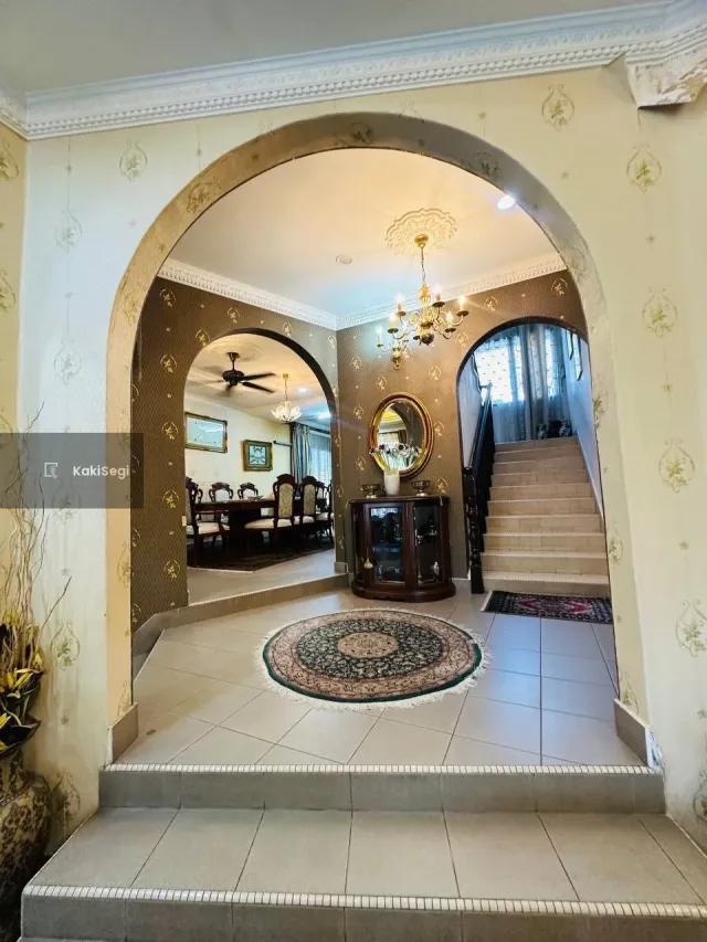 Bungalow Luas 7k+ sqft Seksyen 11 Shah Alam, Cantik Siap Renovate & Well Maintained