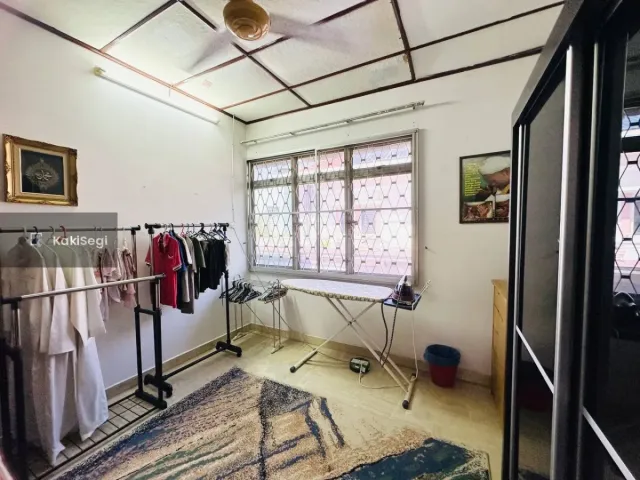 Bungalow Luas 7k+ sqft Seksyen 11 Shah Alam, Cantik Siap Renovate & Well Maintained