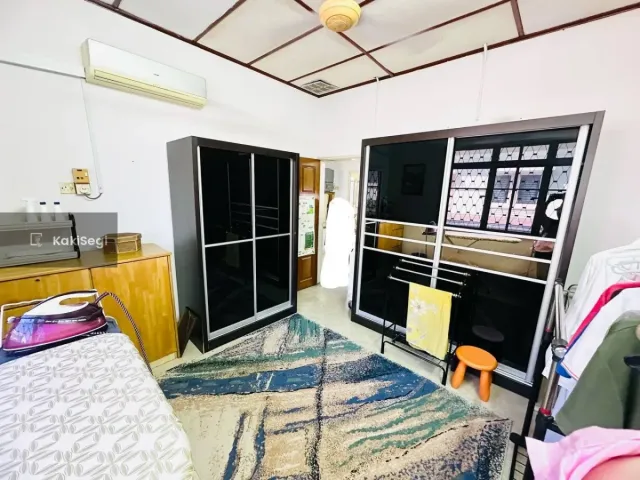 Bungalow Luas 7k+ sqft Seksyen 11 Shah Alam, Cantik Siap Renovate & Well Maintained