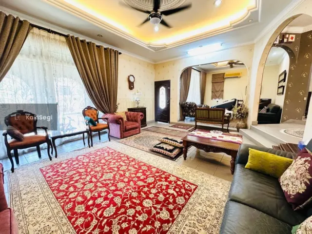 Bungalow Luas 7k+ sqft Seksyen 11 Shah Alam, Cantik Siap Renovate & Well Maintained