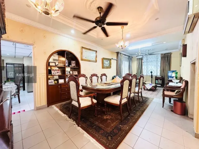 Bungalow Luas 7k+ sqft Seksyen 11 Shah Alam, Cantik Siap Renovate & Well Maintained