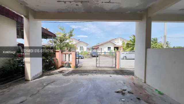 Rumah 1 Tingkat 3 bilik tidur. di Taman Jasmin Senawang, Negeri Sembilan. Keluasan bina 1,200 sqft. Pegangan Pajakan/Lot Bumiputera. Dijual pada harga RM 300,000.