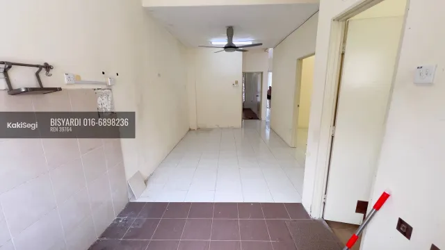 Rumah 1 Tingkat 3 bilik tidur. di Taman Jasmin Senawang, Negeri Sembilan. Keluasan bina 1,200 sqft. Pegangan Pajakan/Lot Bumiputera. Dijual pada harga RM 300,000.