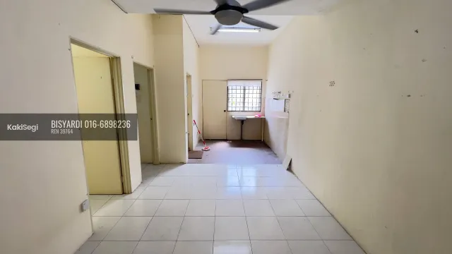 Rumah 1 Tingkat 3 bilik tidur. di Taman Jasmin Senawang, Negeri Sembilan. Keluasan bina 1,200 sqft. Pegangan Pajakan/Lot Bumiputera. Dijual pada harga RM 300,000.