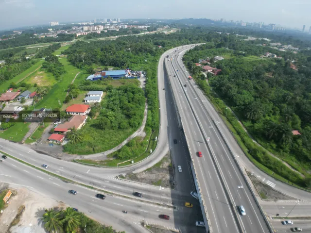 REBUT SEBELUM TERLEPAS! Tanah Tepi Flyover Dengkil – Tepi Jalan Utama, Harga Bawah Pasar!
