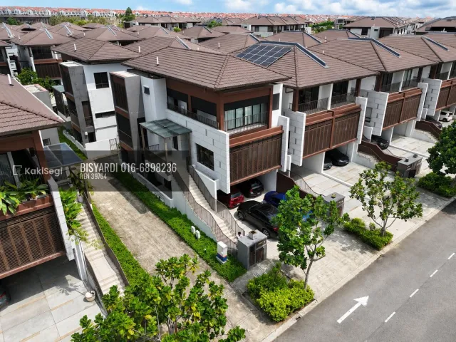 "Rasa Macam Rumah Baru! End Lot Mewah Fully Renovated di Cyberjaya – Tak Pernah Diduduki, Masuk Cuci Kaki Sahaja!"