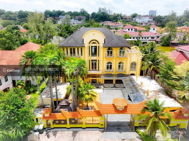 "Miliki Syurga Privasi Elit: Banglo Mewah 3 Tingkat View Tasik di Country Heights, Kajang (Tanah Luas Luar Biasa!)"