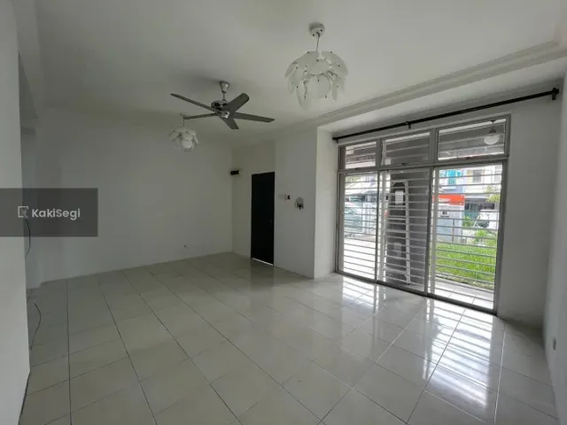 Rasa Tenang Ada Laman Sendiri! Teres 2 Tingkat Salak Perdana Sepang [Freehold & Extra 10ft Tanah]