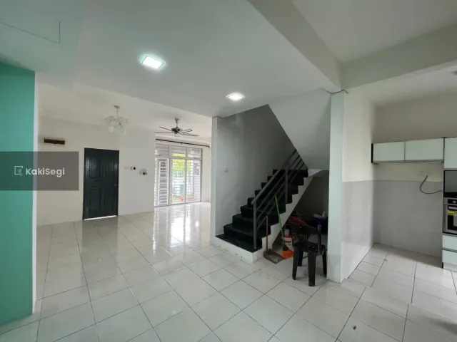 Rasa Tenang Ada Laman Sendiri! Teres 2 Tingkat Salak Perdana Sepang [Freehold & Extra 10ft Tanah]