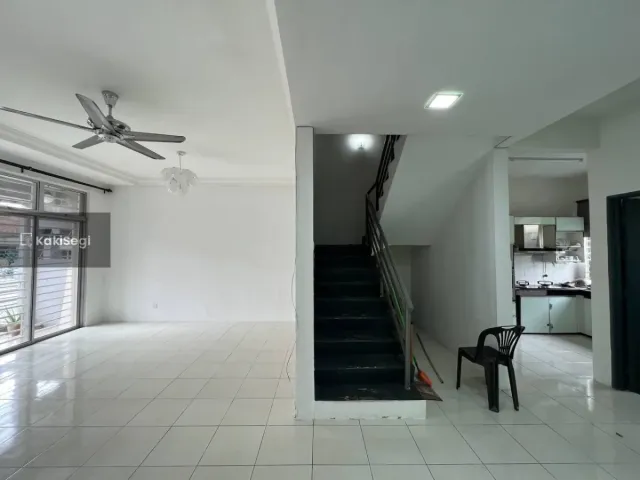 Rasa Tenang Ada Laman Sendiri! Teres 2 Tingkat Salak Perdana Sepang [Freehold & Extra 10ft Tanah]