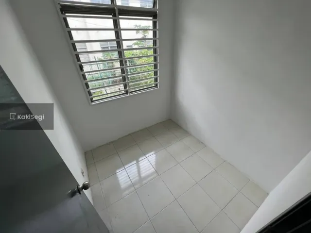 Rasa Tenang Ada Laman Sendiri! Teres 2 Tingkat Salak Perdana Sepang [Freehold & Extra 10ft Tanah]