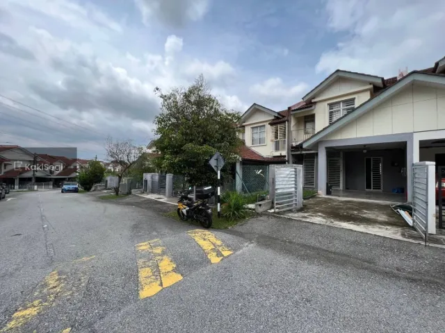 Rasa Tenang Ada Laman Sendiri! Teres 2 Tingkat Salak Perdana Sepang [Freehold & Extra 10ft Tanah]