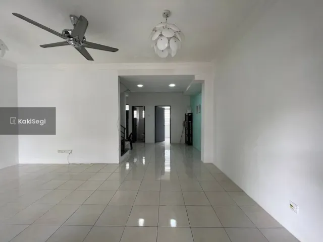 Rasa Tenang Ada Laman Sendiri! Teres 2 Tingkat Salak Perdana Sepang [Freehold & Extra 10ft Tanah]