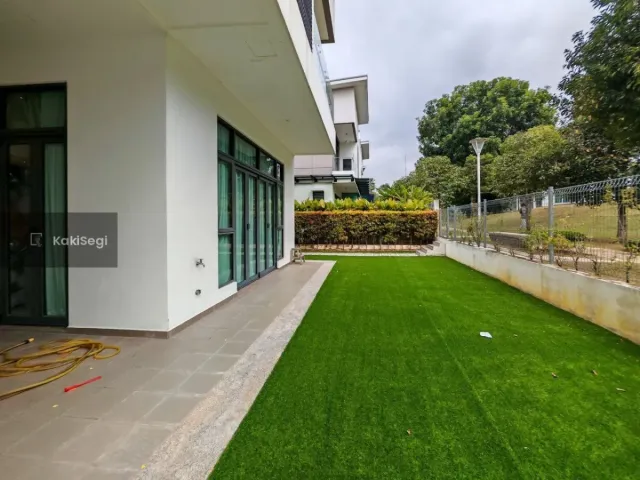 "Penat Dengan Kesesakan? Miliki Rumah Impian Sejati Residences Cyberjaya, Terus Depan Playground!"