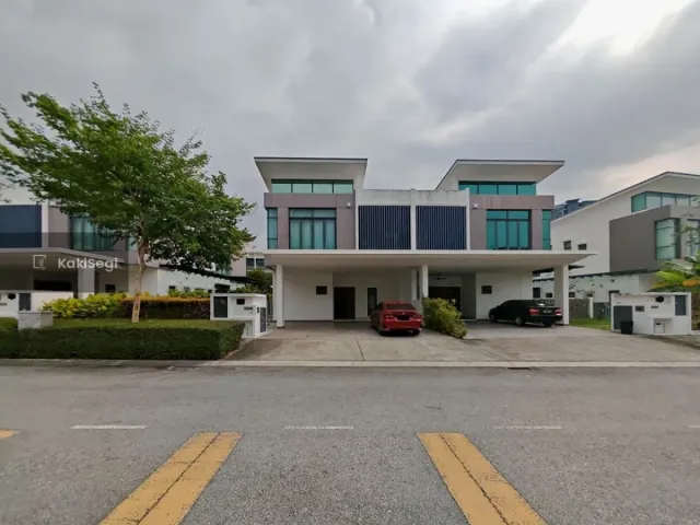 "Penat Dengan Kesesakan? Miliki Rumah Impian Sejati Residences Cyberjaya, Terus Depan Playground!"