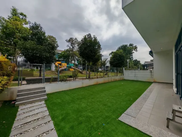 "Penat Dengan Kesesakan? Miliki Rumah Impian Sejati Residences Cyberjaya, Terus Depan Playground!"