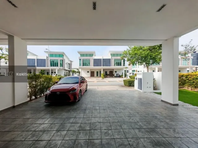 "Penat Dengan Kesesakan? Miliki Rumah Impian Sejati Residences Cyberjaya, Terus Depan Playground!"