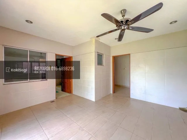 Stress rumah sempit? Miliki Corner Lot Seksyen 7 Shah Alam. Depan open & gelanggang tenis. Walking distance ke Surau. Harga runtuh RM1.2M!