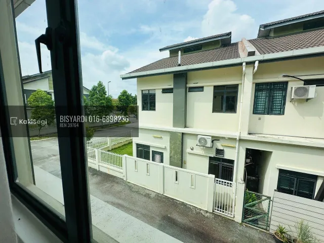 "Miliki Rumah Impian Corner Lot Luas di Kota Warisan Sepang – Freehold & Fully Renovated!"