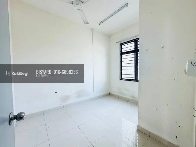 Tak Perlu Pening Lagi! Rumah Teres 5 Bilik di Bandar Baru Salak Tinggi Sepang, Laman Belakang Sangat Luas!