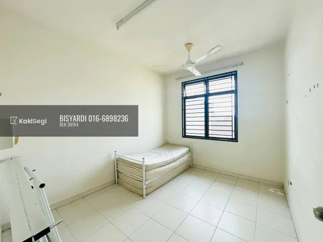 Tak Perlu Pening Lagi! Rumah Teres 5 Bilik di Bandar Baru Salak Tinggi Sepang, Laman Belakang Sangat Luas!