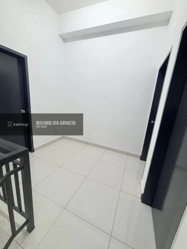 Penat tengok anak terperap? Rumah endlot tanah 4,217 sqft tepi taman permainan untuk dilepaskan.