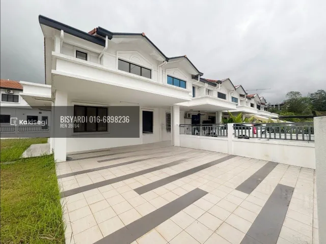 Penat tengok anak terperap? Rumah endlot tanah 4,217 sqft tepi taman permainan untuk dilepaskan.