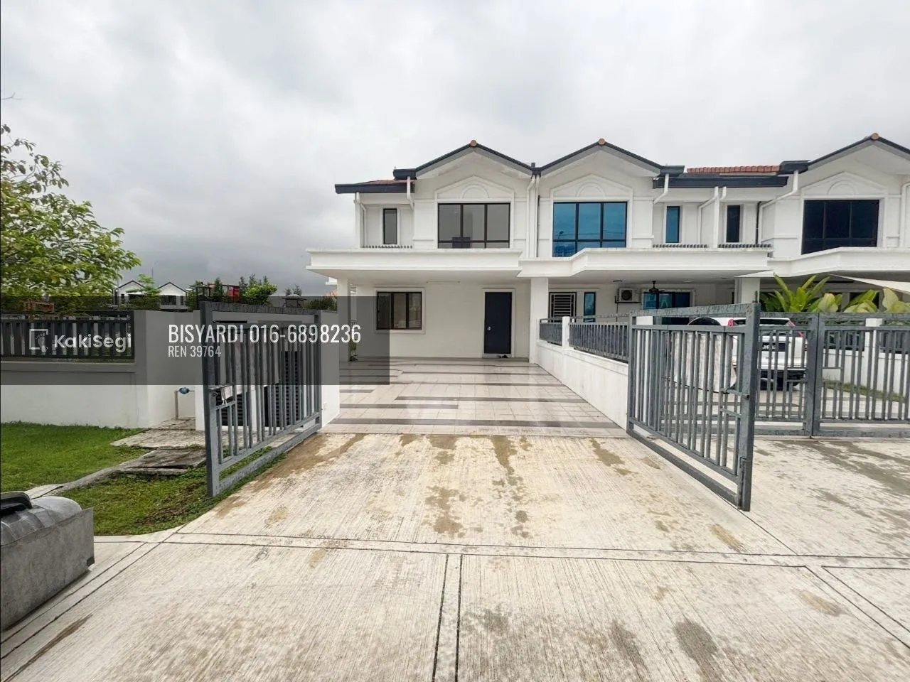 Penat tengok anak terperap? Rumah endlot tanah 4,217 sqft tepi taman permainan untuk dilepaskan.