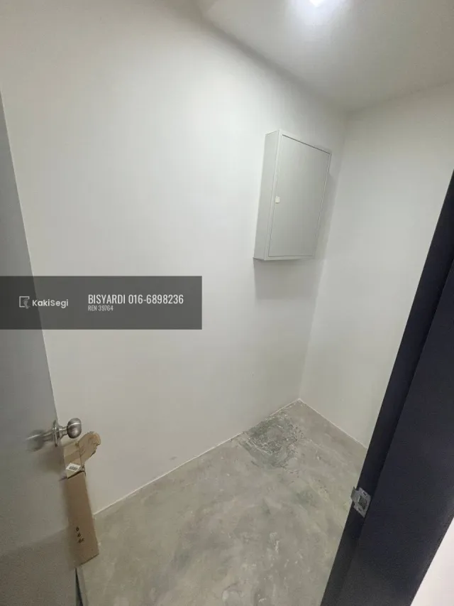 Penat tengok anak terperap? Rumah endlot tanah 4,217 sqft tepi taman permainan untuk dilepaskan.