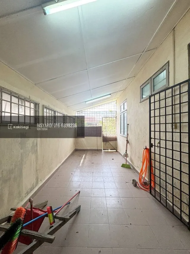 "Puas Hati Tengok Laman Luas Macam Ni! Semi-D Corner Lot Taman Seroja, Sepang – Lokasi Strategik Dekat Sekolah!"