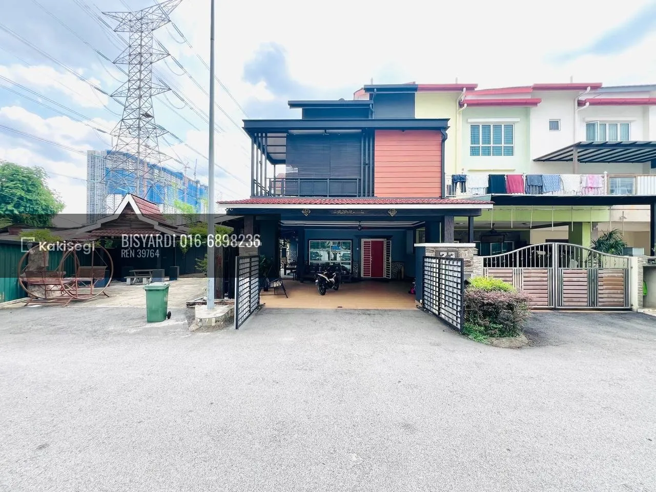 Idaman Keluarga Besar: Teras 3 Tingkat Setapak Ria Ada Tanah Tepi!