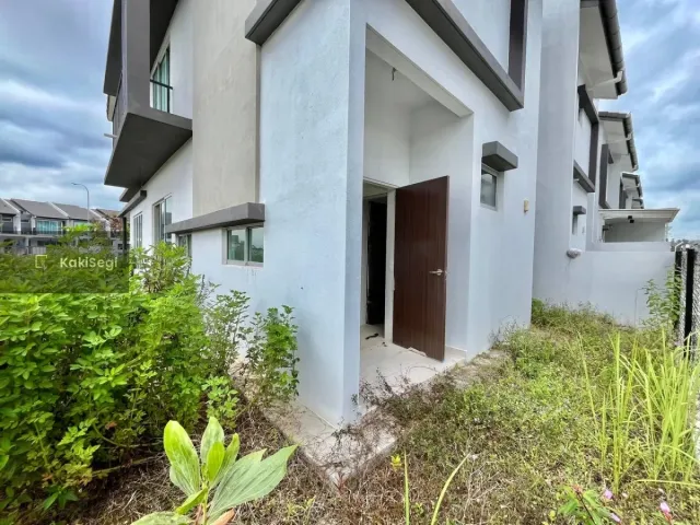 "[FOR SALE] Rumah Corner Lot Tanah Luas Serene Heights Semenyih — Facing Playground (Freehold)"