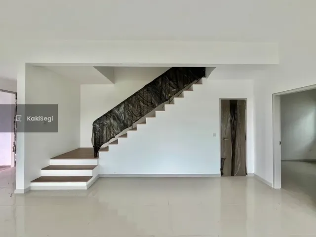 "[FOR SALE] Rumah Corner Lot Tanah Luas Serene Heights Semenyih — Facing Playground (Freehold)"
