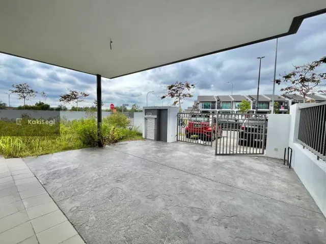 "[FOR SALE] Rumah Corner Lot Tanah Luas Serene Heights Semenyih — Facing Playground (Freehold)"