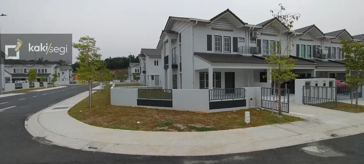 Corner Lot Rumah Baru Salak Tinggi, M Senyumia