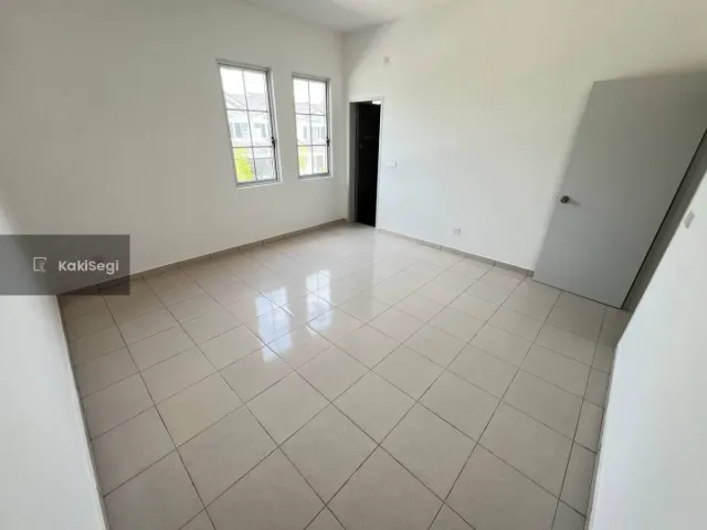 Rumah Teres Baru M Senyumia, Bandar Baru Salak Tinggi Sepang!