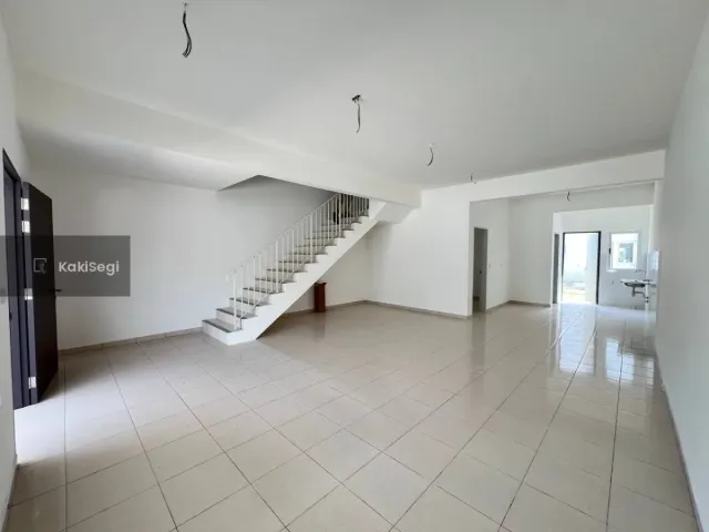 Rumah Teres Baru M Senyumia, Bandar Baru Salak Tinggi Sepang!